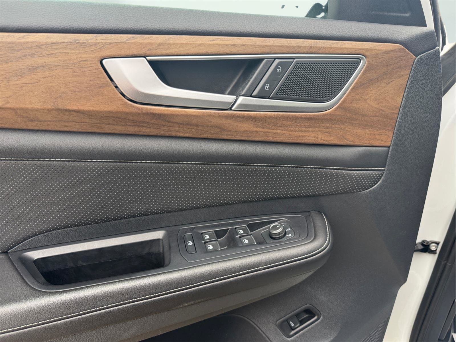 Used 2025 Volkswagen Atlas SE image 22