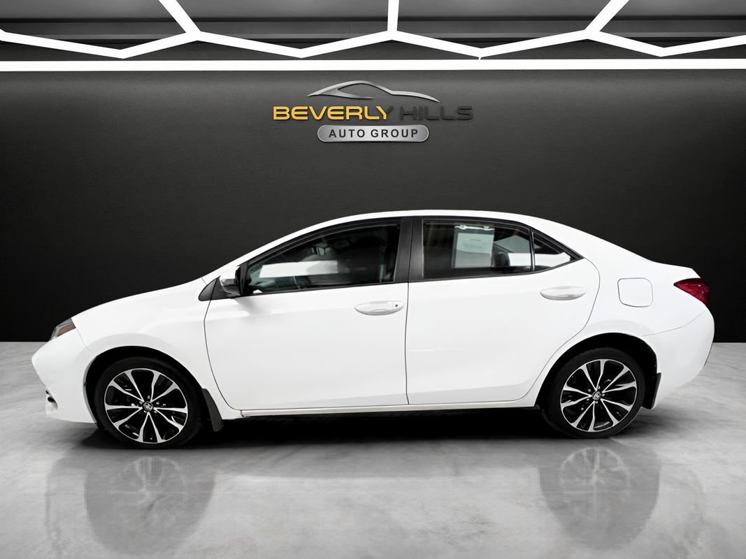 Used 2018 Toyota Corolla SE FWD image 2