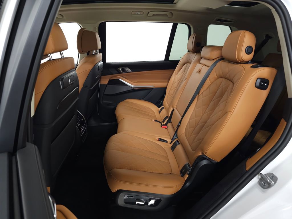 Used 2024 BMW X7 xDrive40i w/ Executive Package image 44