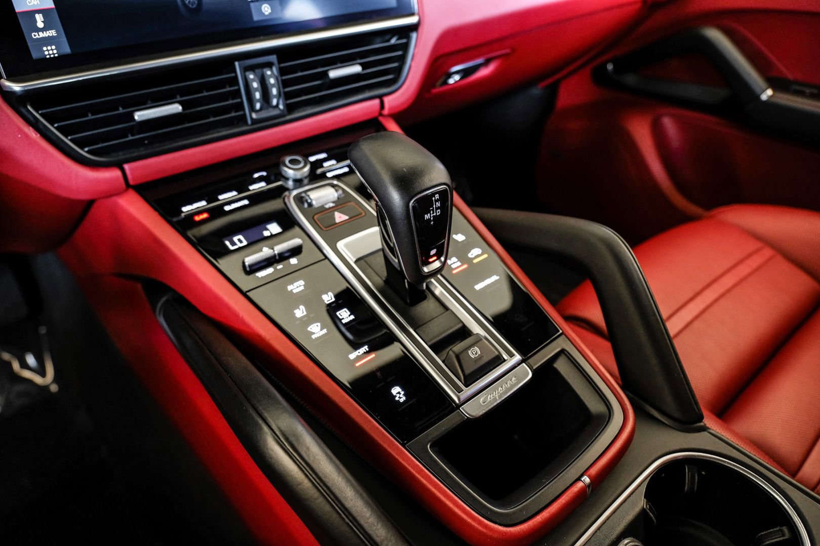 Used 2020 Porsche Cayenne AWD/4WD image 21