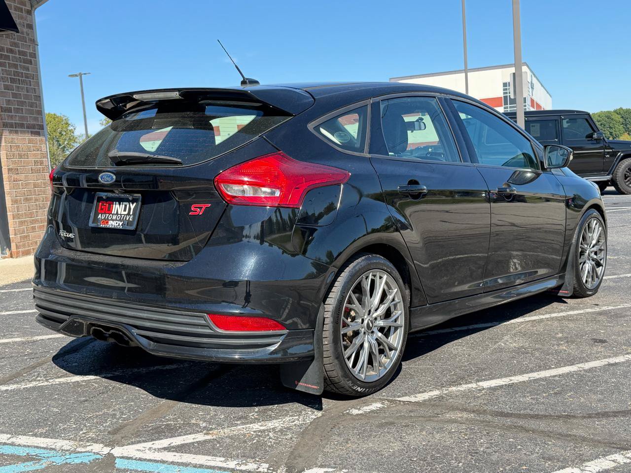 Used 2018 Ford Focus ST FWD image 5