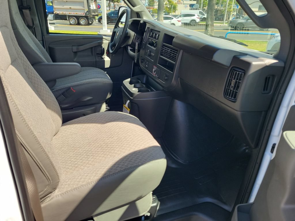 New 2026 Chevrolet Express 2500 w/ Communications Package RWD image 10