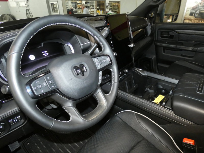 Used 2025 RAM 3500 Limited image 9