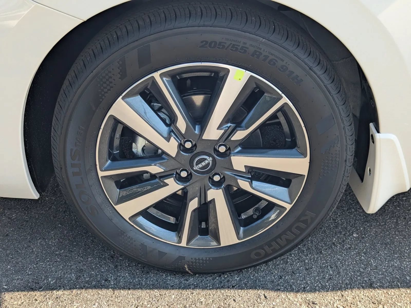 New 2025 Nissan Versa SV w/ Trunk Package FWD image 12