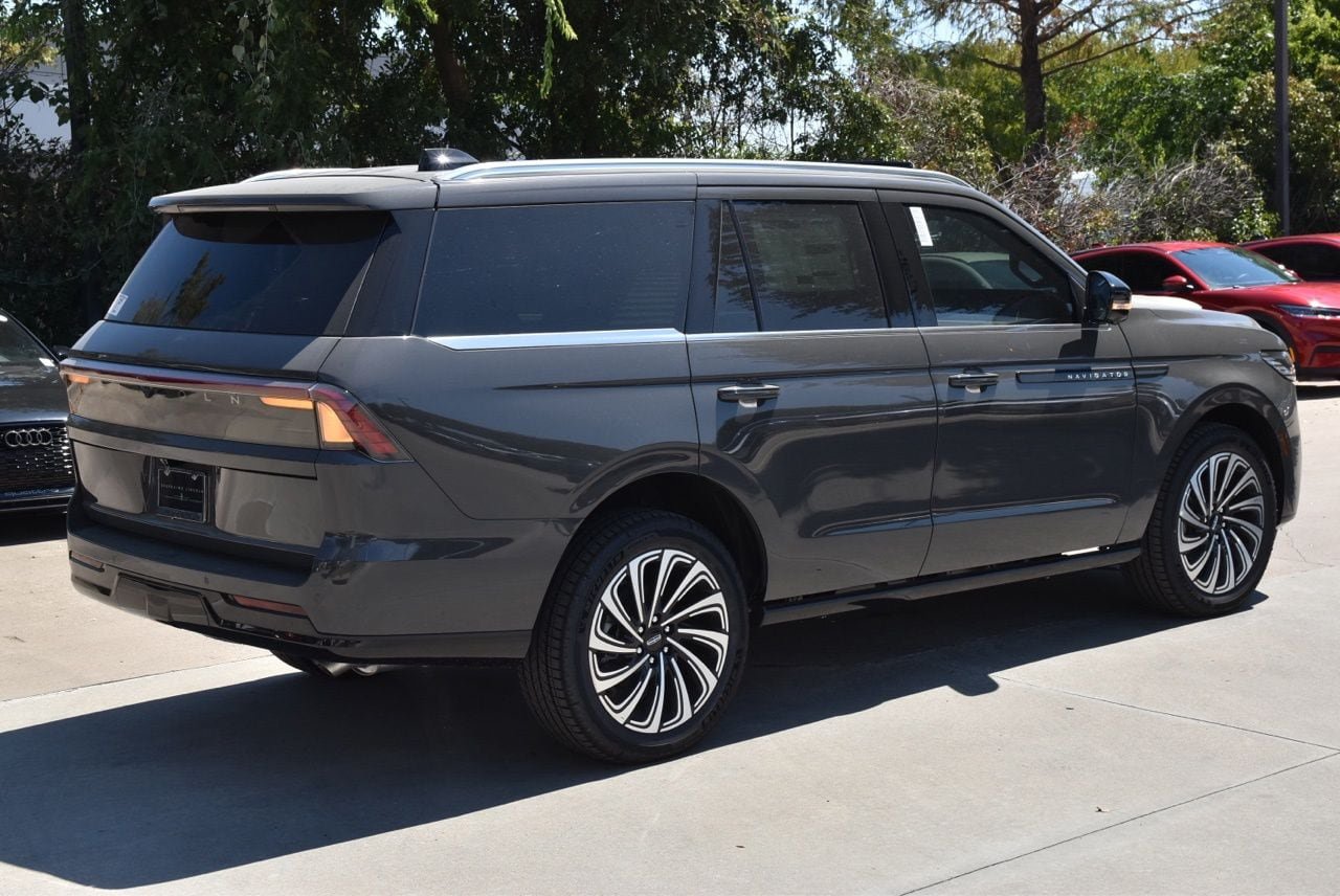 New 2027 Lincoln Navigator Black Label AWD/4WD image 6
