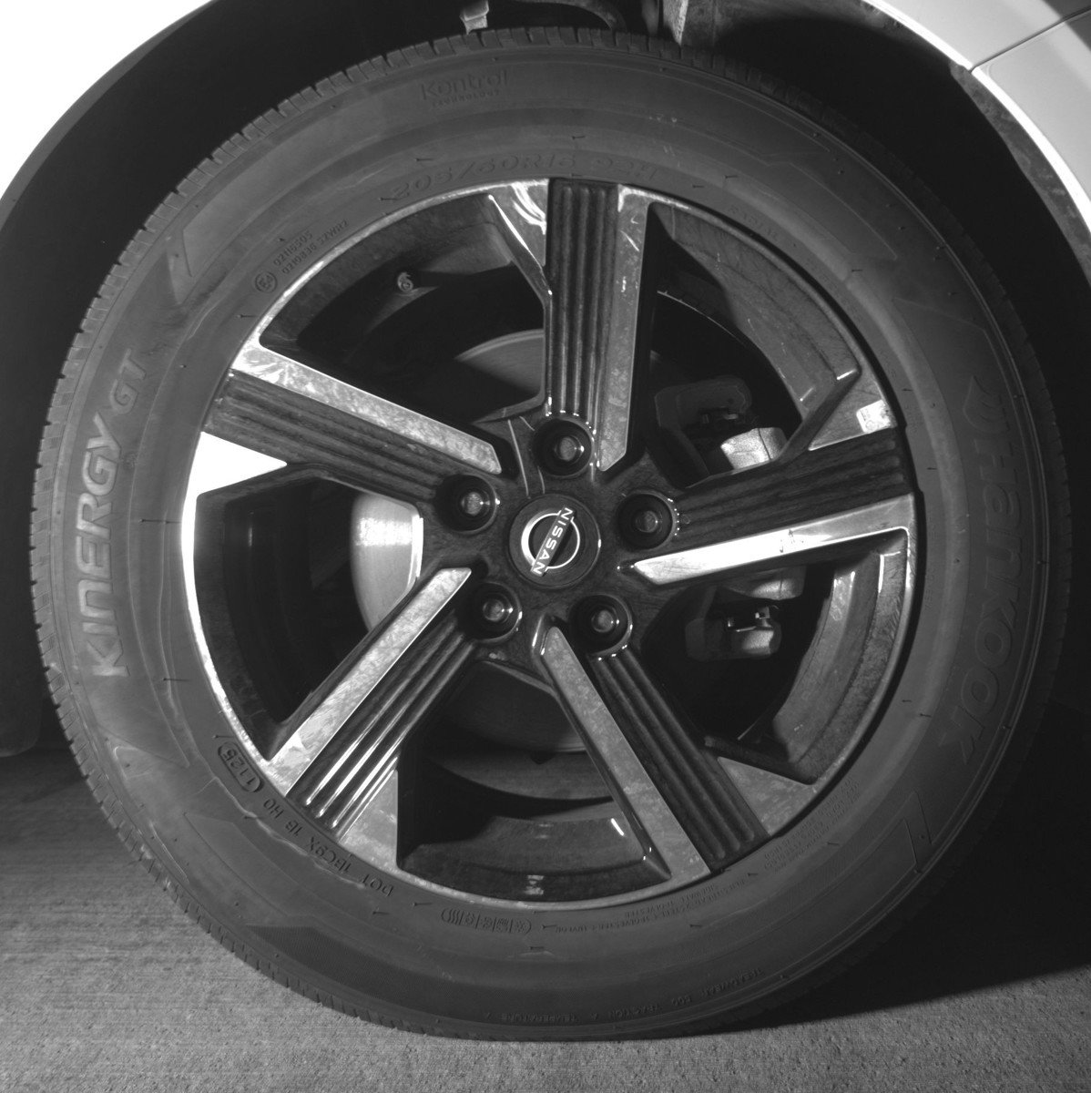Used 2025 Nissan Sentra SV FWD image 13