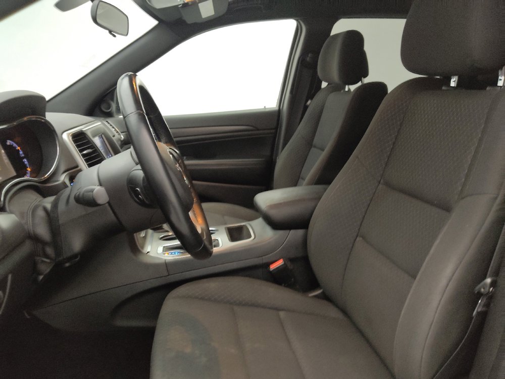 Used 2018 Jeep Grand Cherokee Laredo AWD/4WD image 17