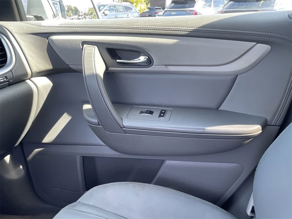 Used 2017 Chevrolet Traverse LT image 20