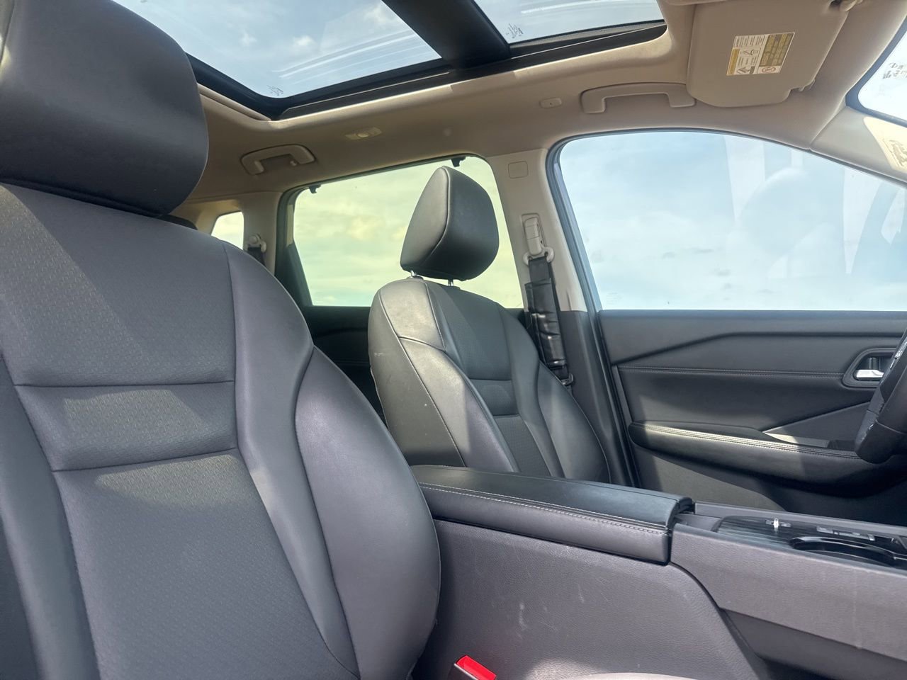 Used 2024 Nissan Rogue SV w/ SV Premium Package image 28