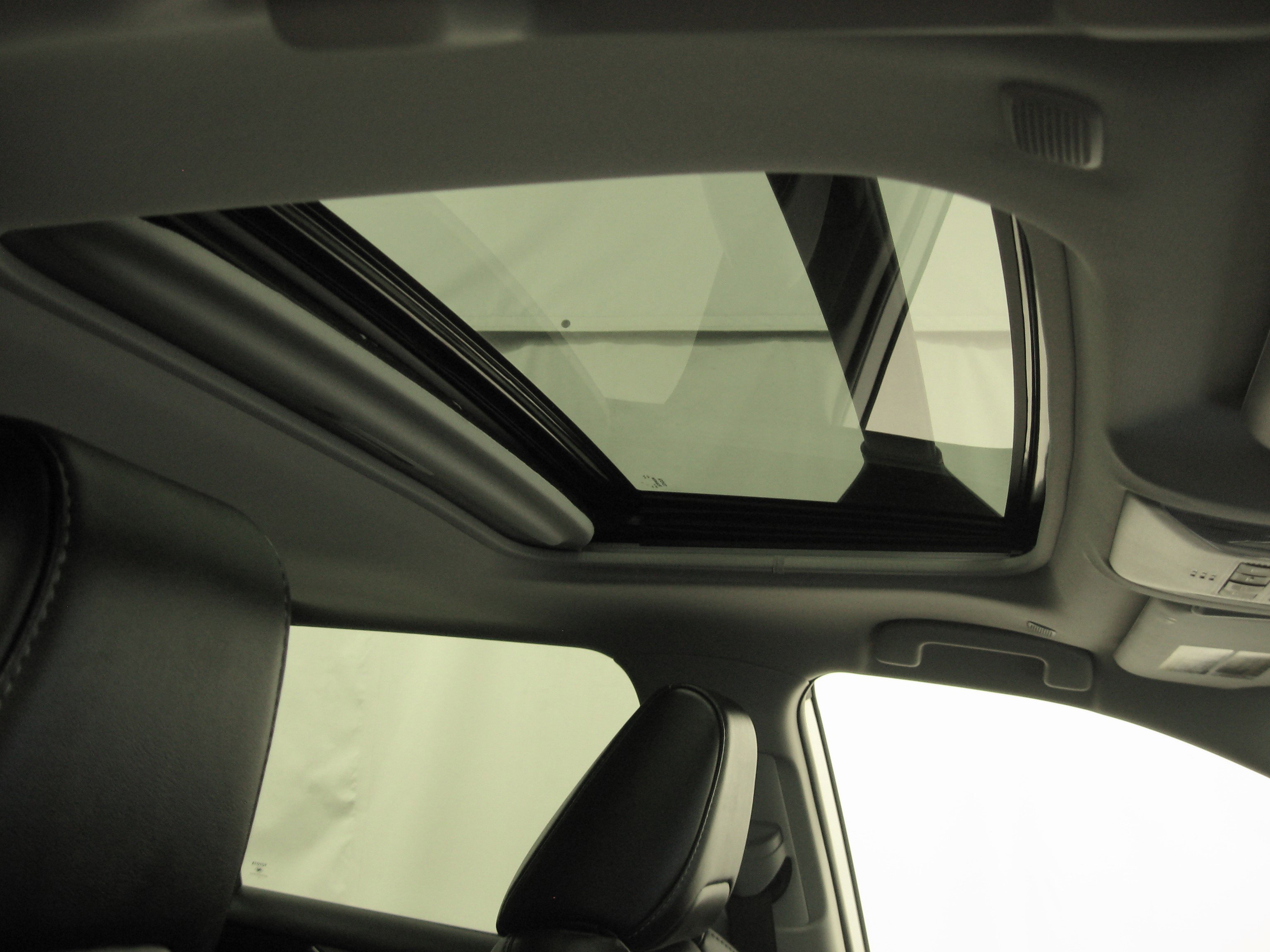 Used 2023 Toyota RAV4 XLE Premium image 3