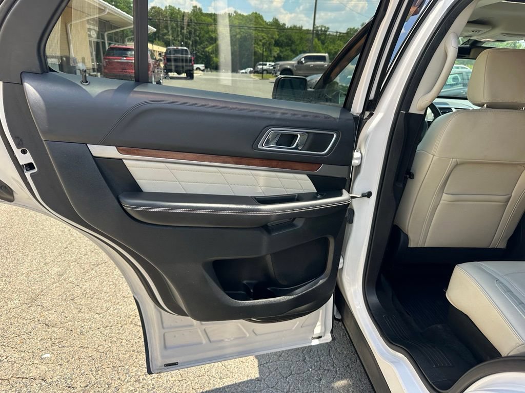 Used 2018 Ford Explorer Platinum AWD/4WD image 26