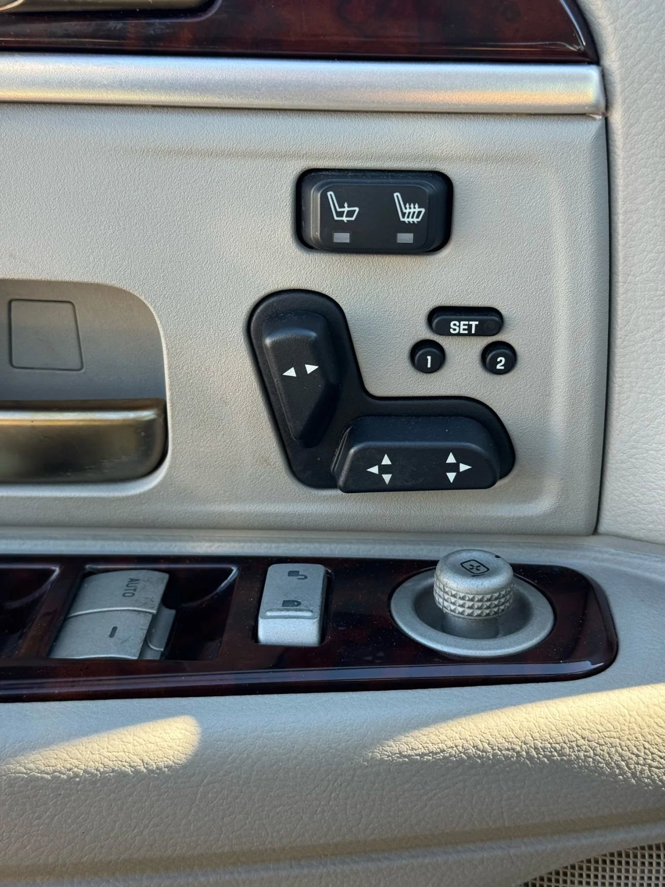 Used 2009 Lincoln Town Car Signature Limited image 21