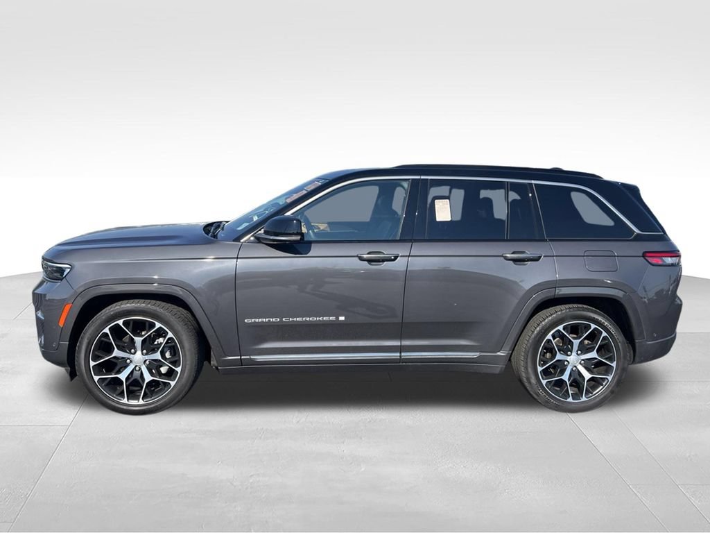 Used 2024 Jeep Grand Cherokee Summit AWD/4WD image 3