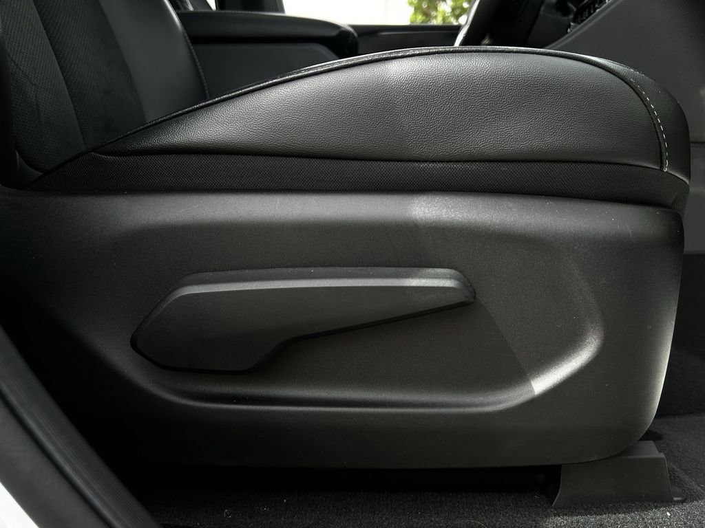 Used 2025 Jeep Grand Cherokee L Altitude RWD image 30