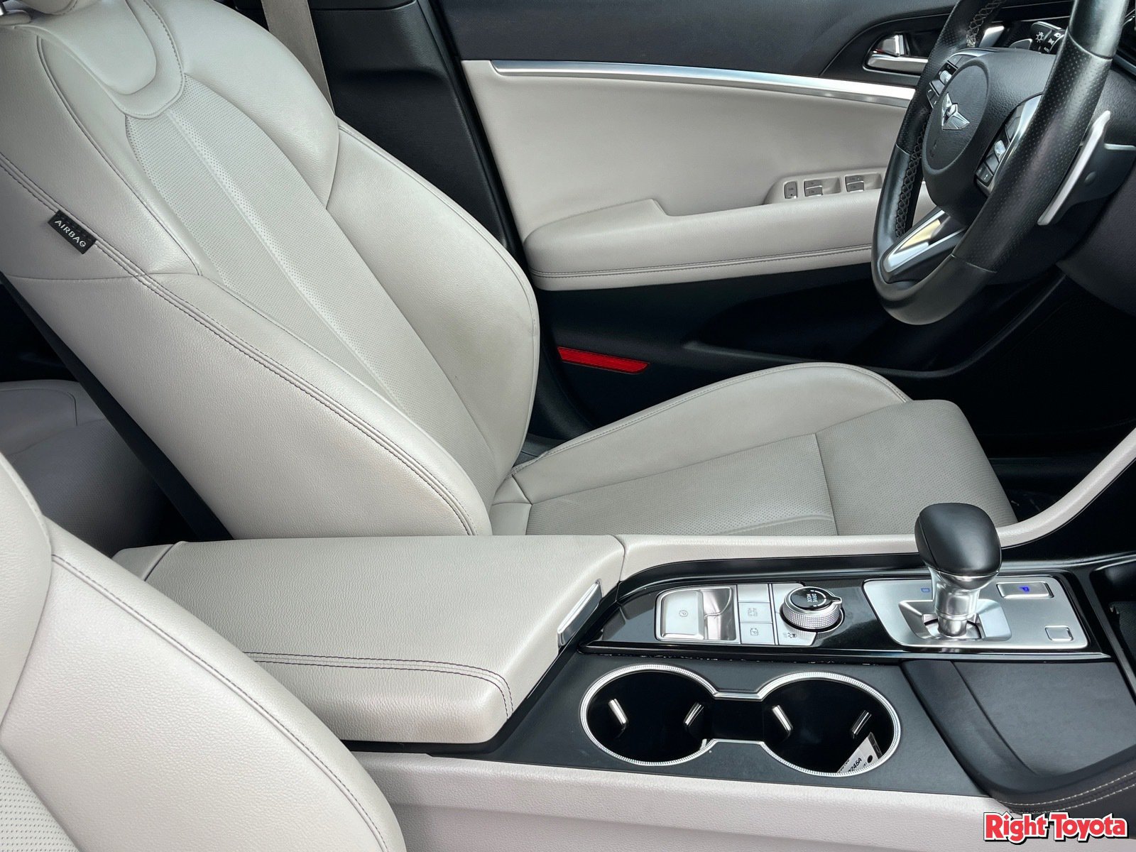 Used 2022 Genesis G70 2.0T RWD image 13