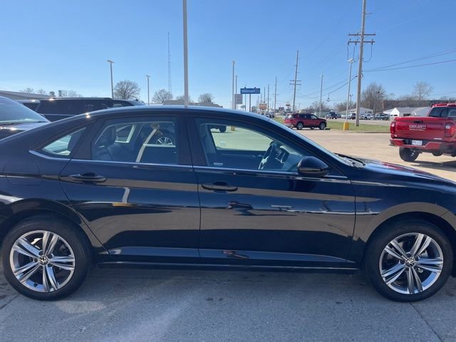 Used 2022 Volkswagen Jetta SE image 4