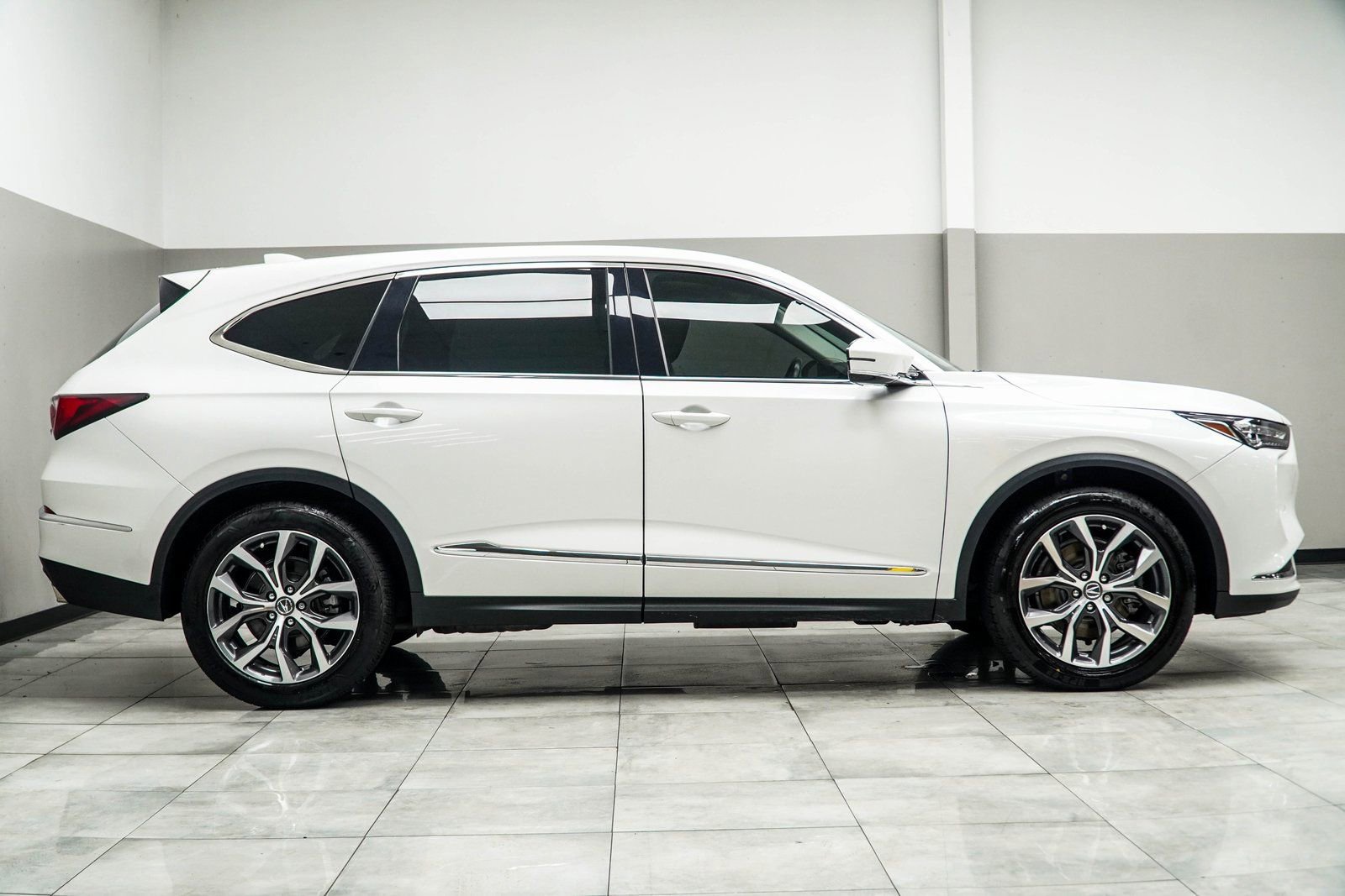 Used 2024 Acura MDX FWD w/ Technology Package image 6