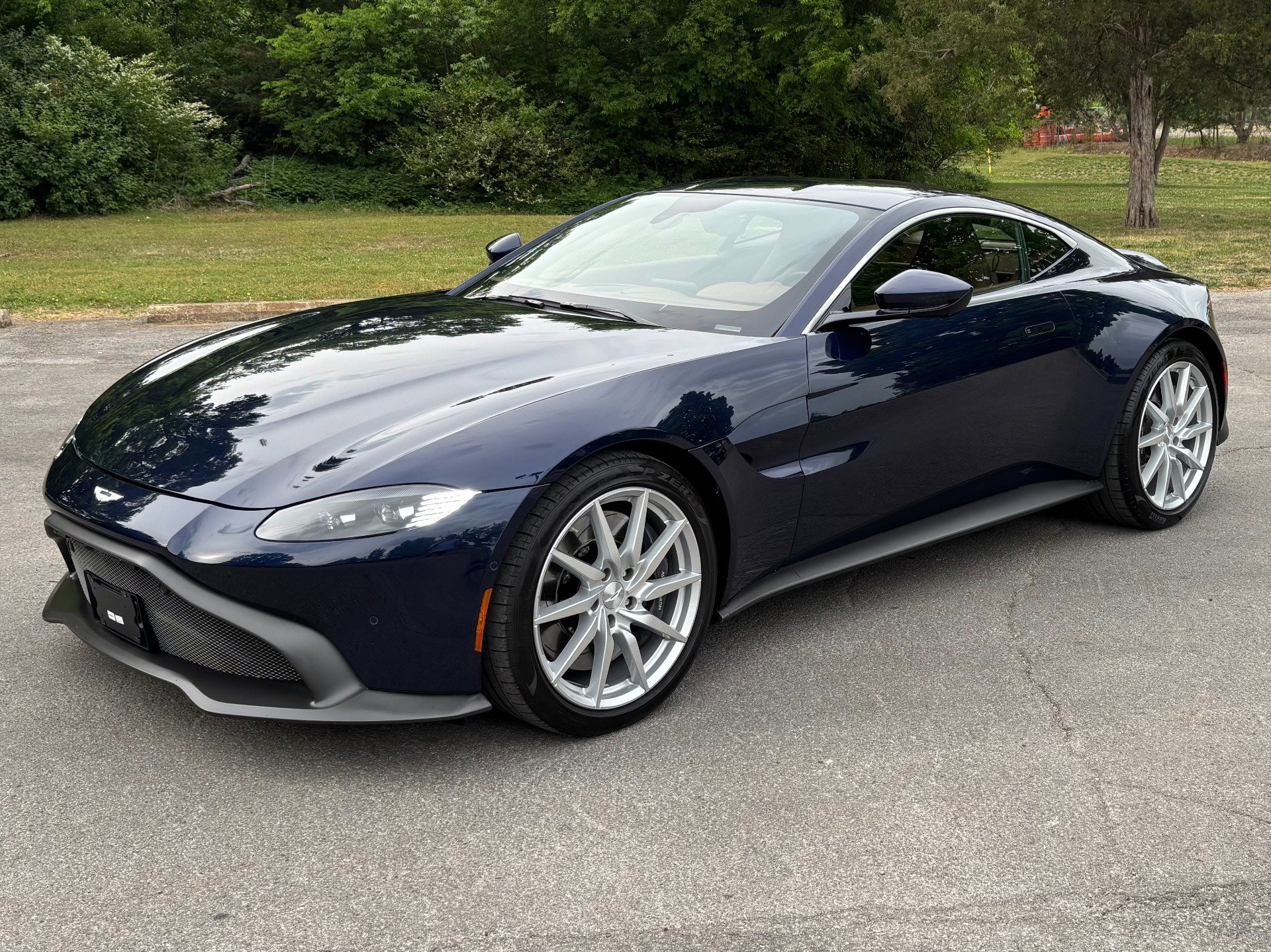Used 2020 Aston Martin V8 Vantage Coupe RWD image 2