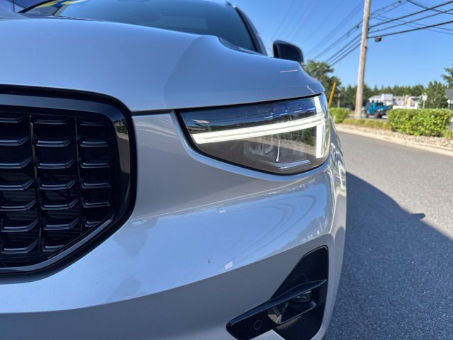 Certified 2025 Volvo XC40 B5 Plus AWD/4WD image 8