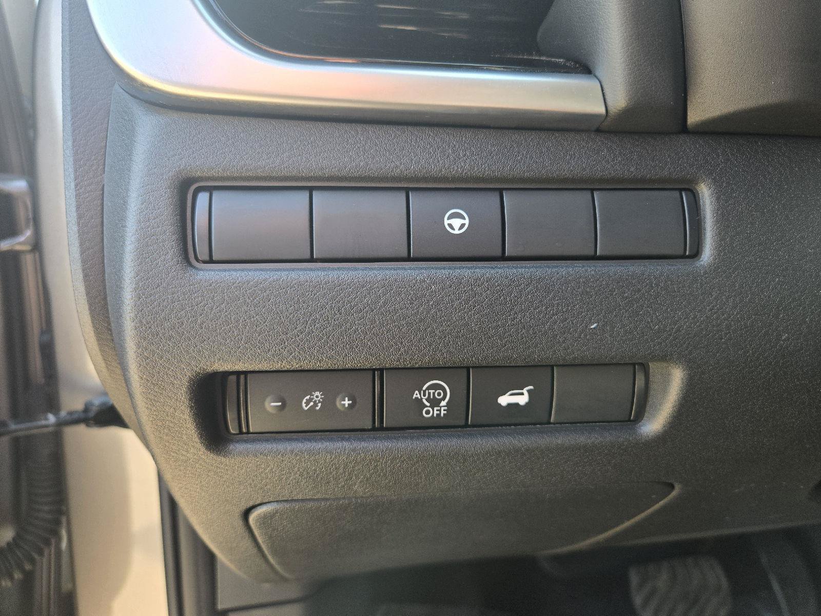 Used 2025 Nissan Rogue SL AWD/4WD image 15