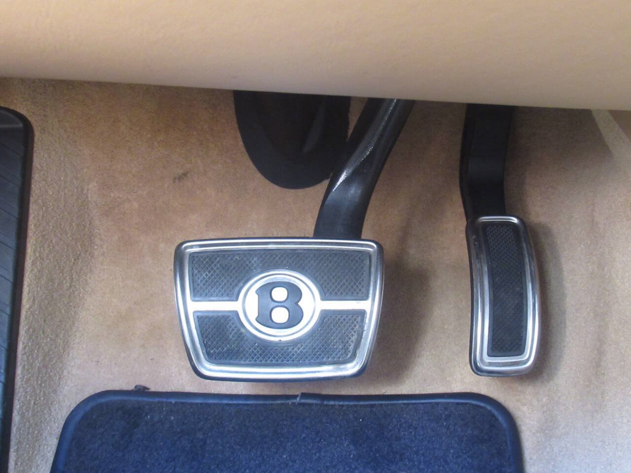 Used 2018 Bentley Bentayga AWD/4WD image 40