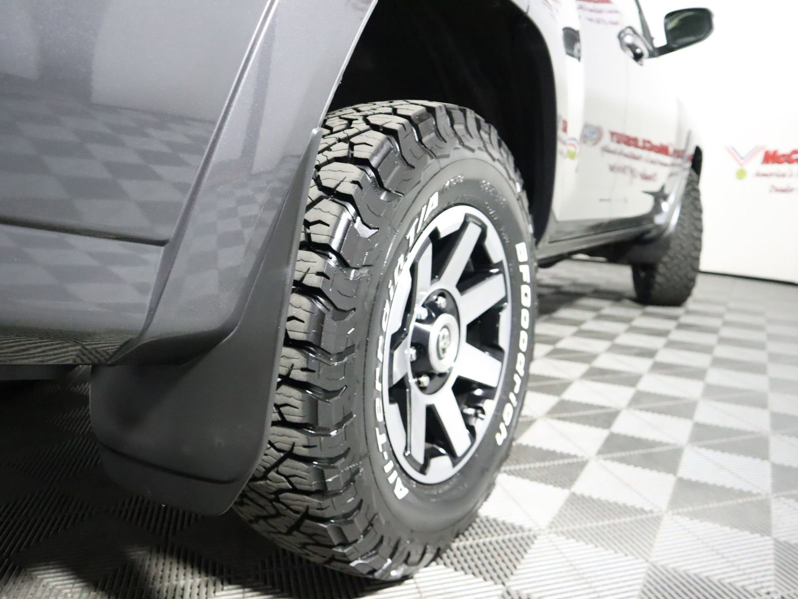 Used 2017 Toyota 4Runner TRD Off-Road w/ Convenience Package image 9