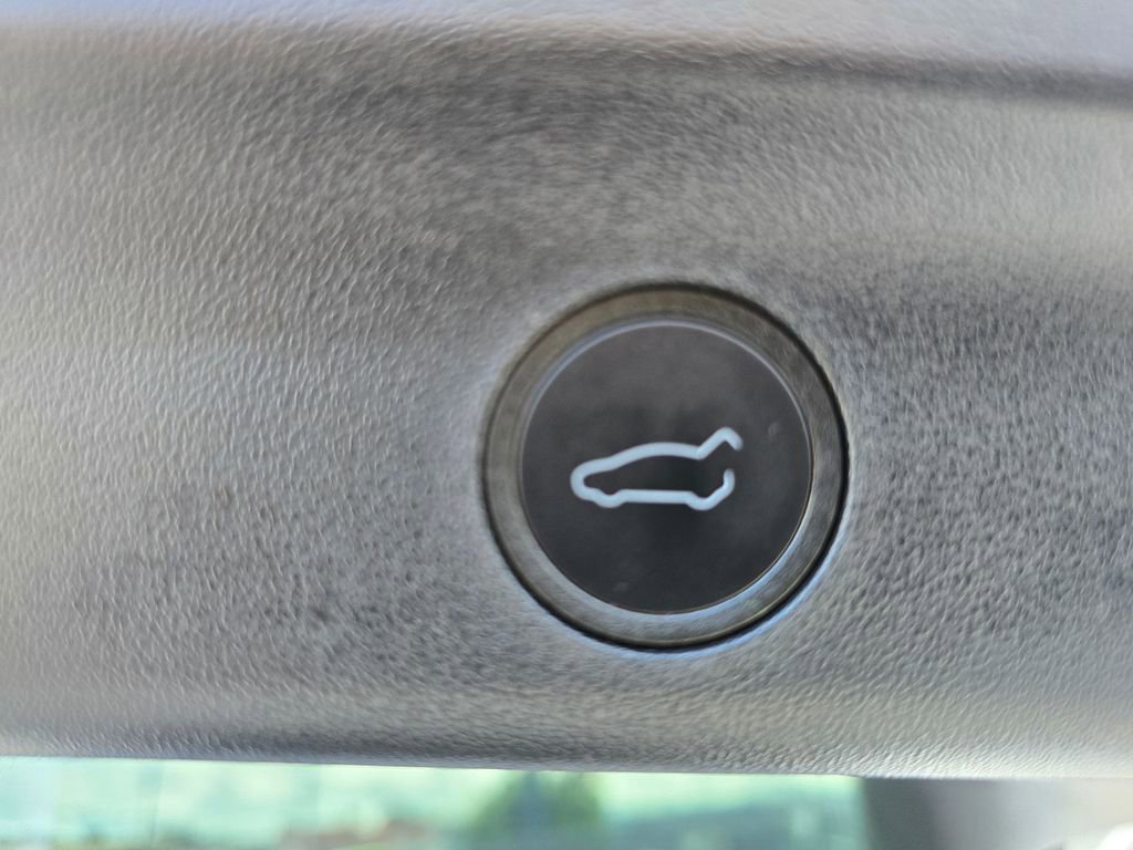 Used 2023 Tesla Model Y Performance image 15