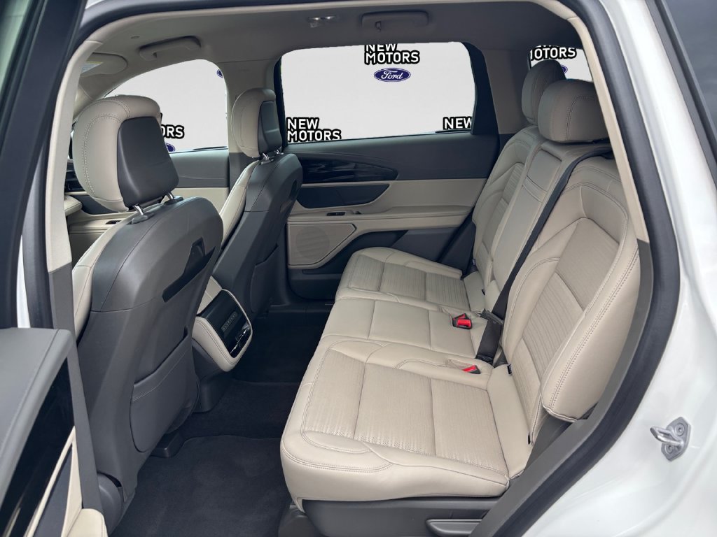 Used 2024 Lincoln Nautilus Reserve AWD/4WD image 14