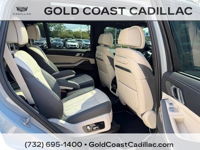 Used 2025 BMW X7 M60i AWD/4WD image 8