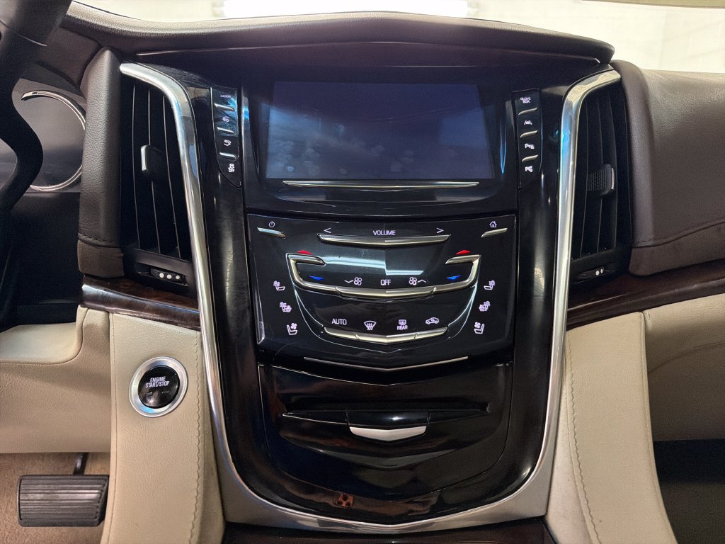 Used 2016 Cadillac Escalade ESV Luxury AWD/4WD image 23