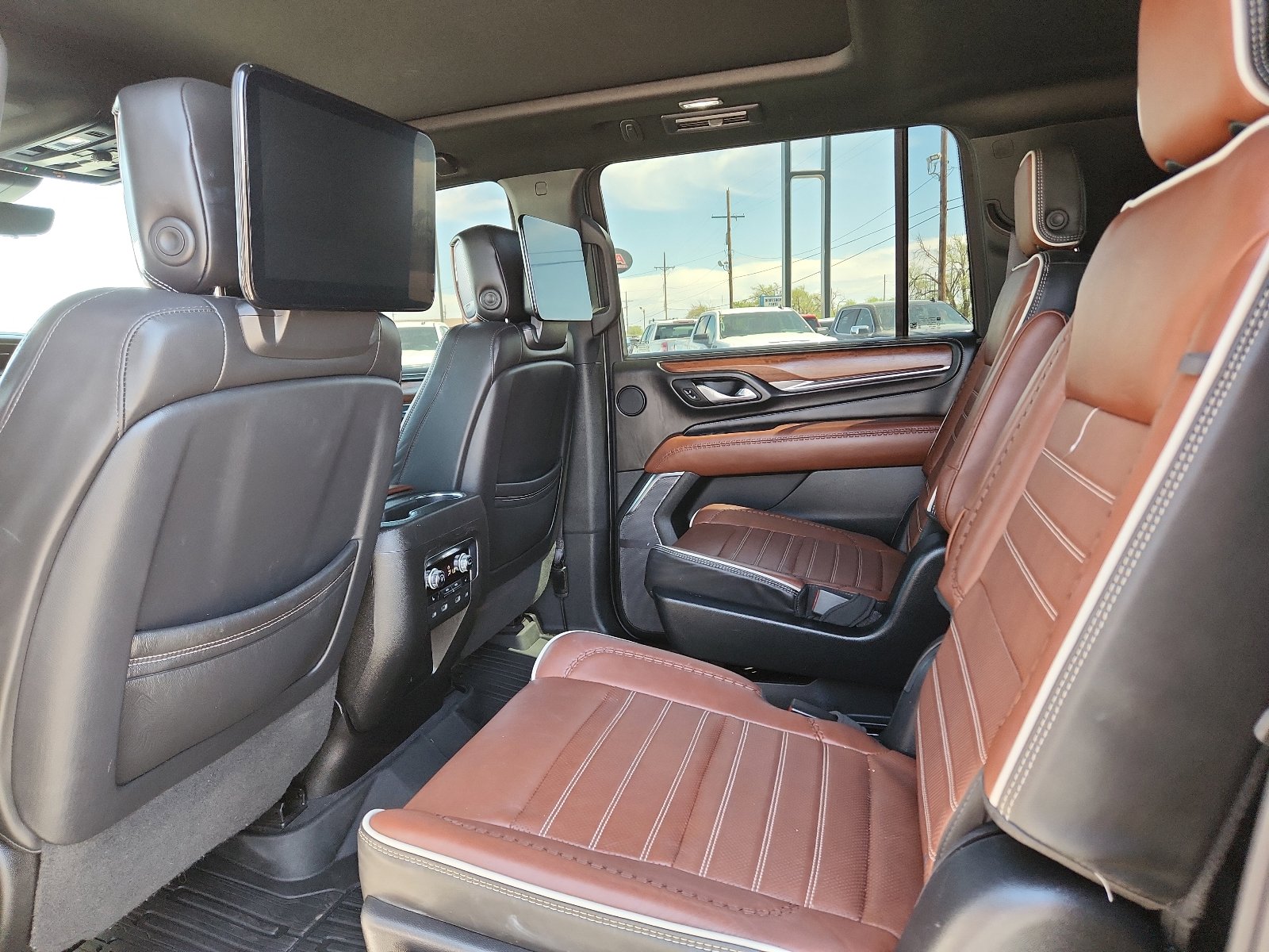 Used 2023 GMC Yukon XL Denali Ultimate image 12