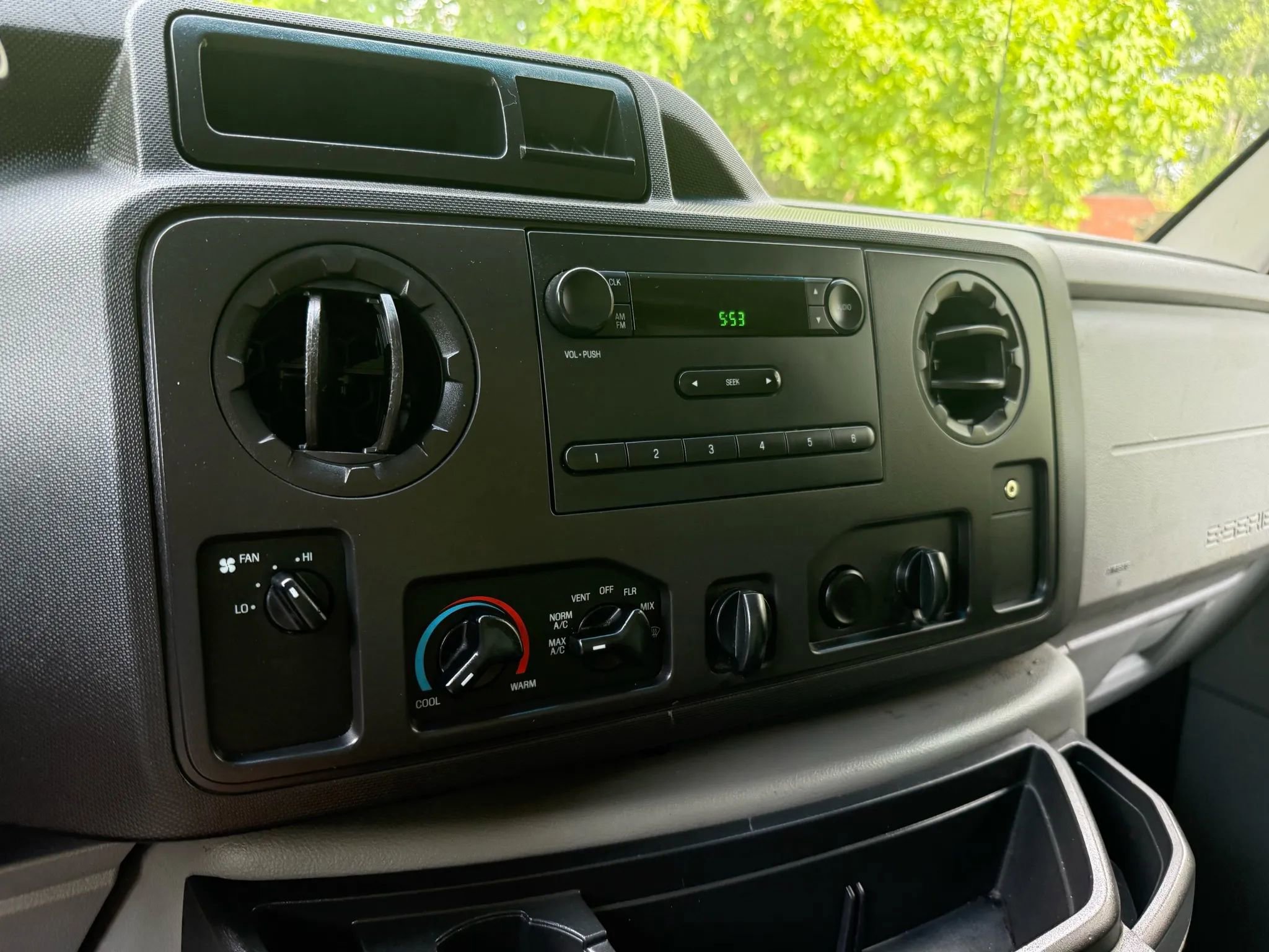 Used 2015 Ford E-350 and Econoline 350 Super Duty image 16