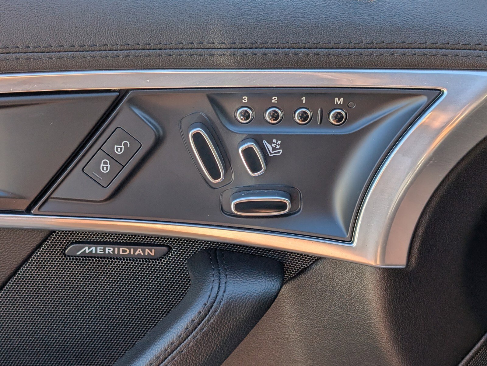 Used 2020 Jaguar F-TYPE Convertible image 34