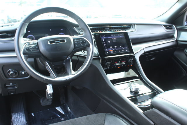 Used 2023 Jeep Grand Cherokee L Laredo RWD image 12