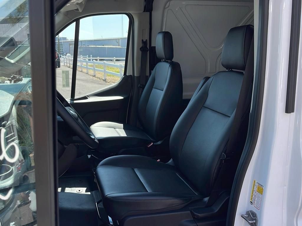 New 2025 Ford Transit 250 148 Medium Roof image 15