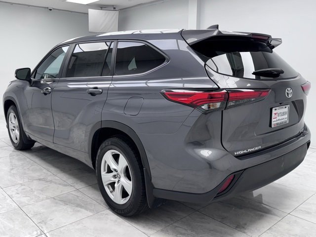 Used 2023 Toyota Highlander LE image 5