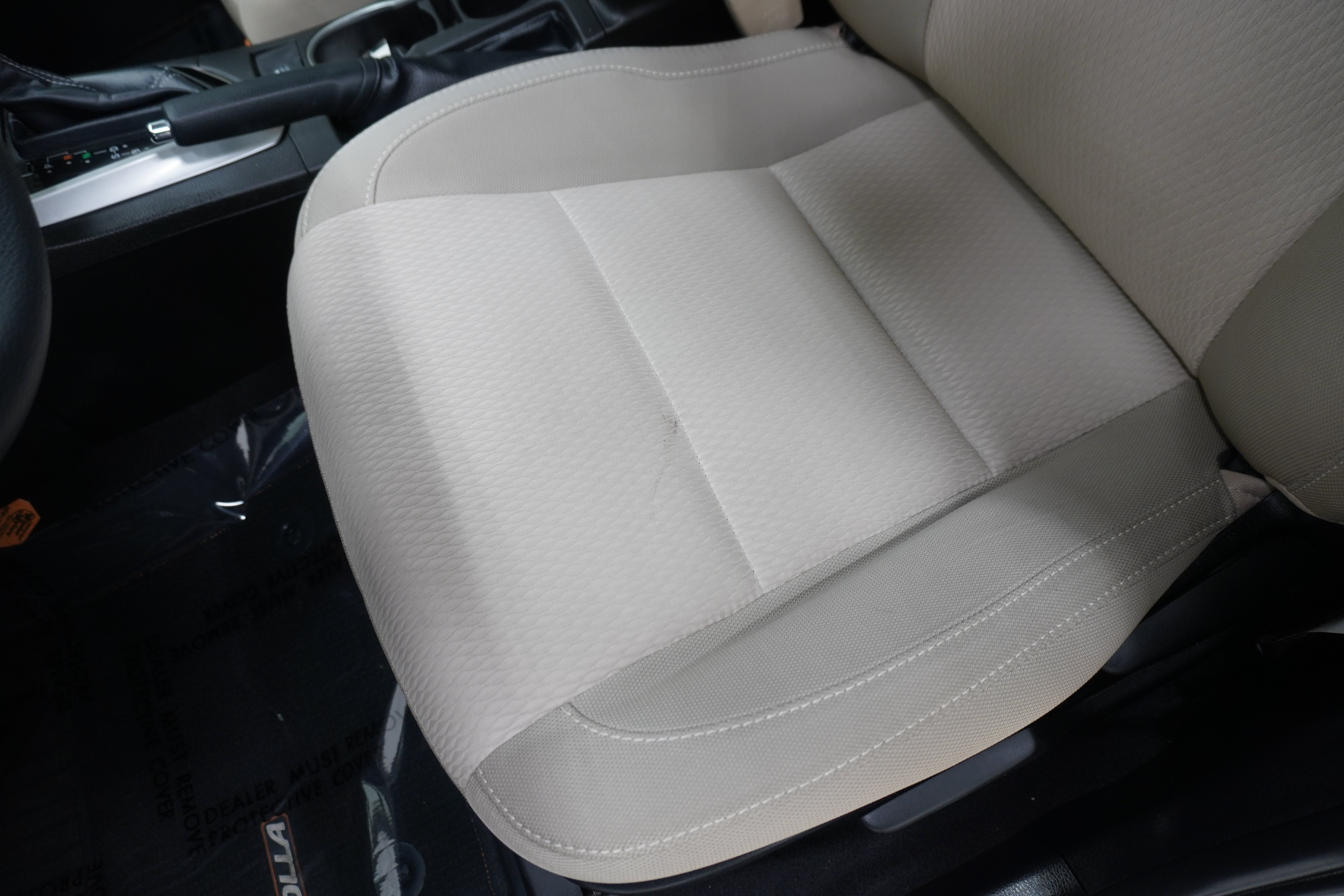 Used 2015 Toyota Corolla LE FWD image 12