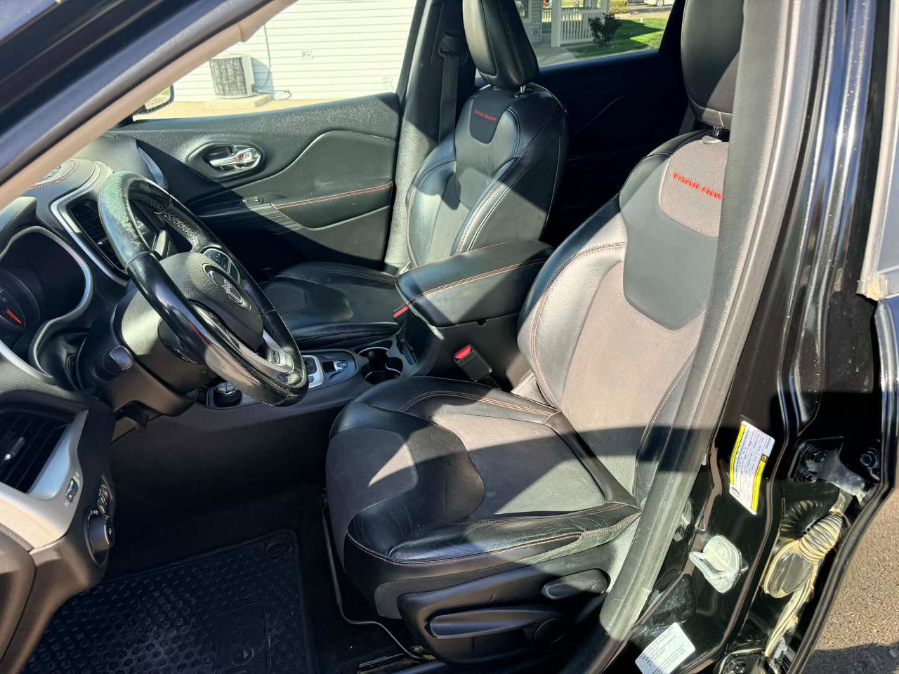 Used 2017 Jeep Cherokee Trailhawk w/ Cold Weather Group image 11