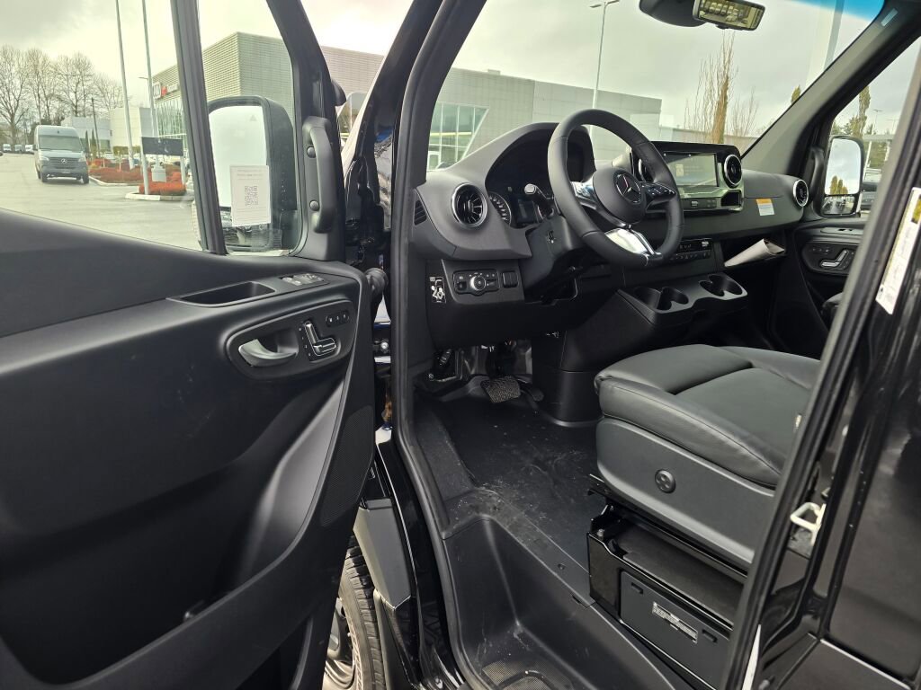 New 2025 Mercedes-Benz Sprinter 2500 image 19