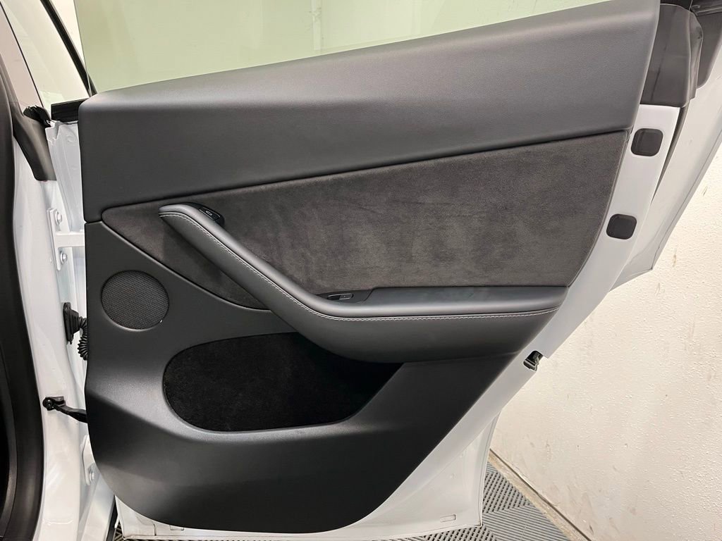 Used 2023 Tesla Model Y Long Range image 18