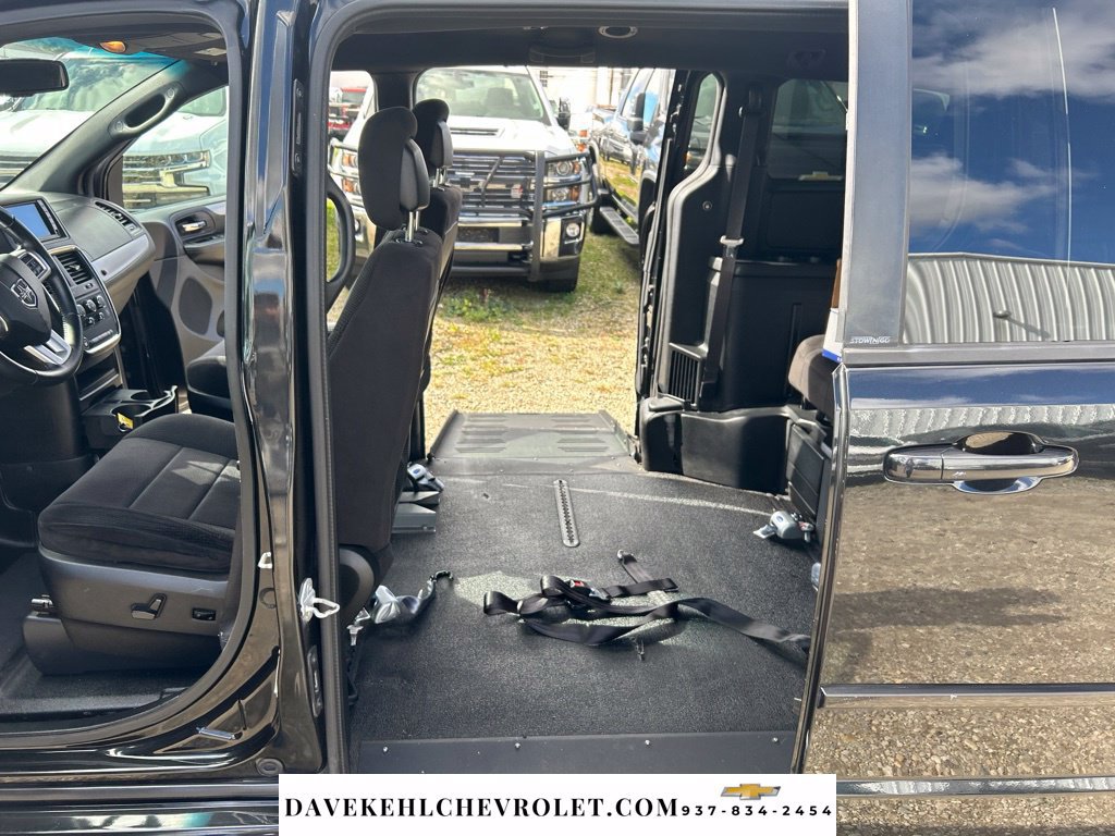 Used 2014 Dodge Grand Caravan SXT w/ UConnect Hands-Free Group FWD image 12