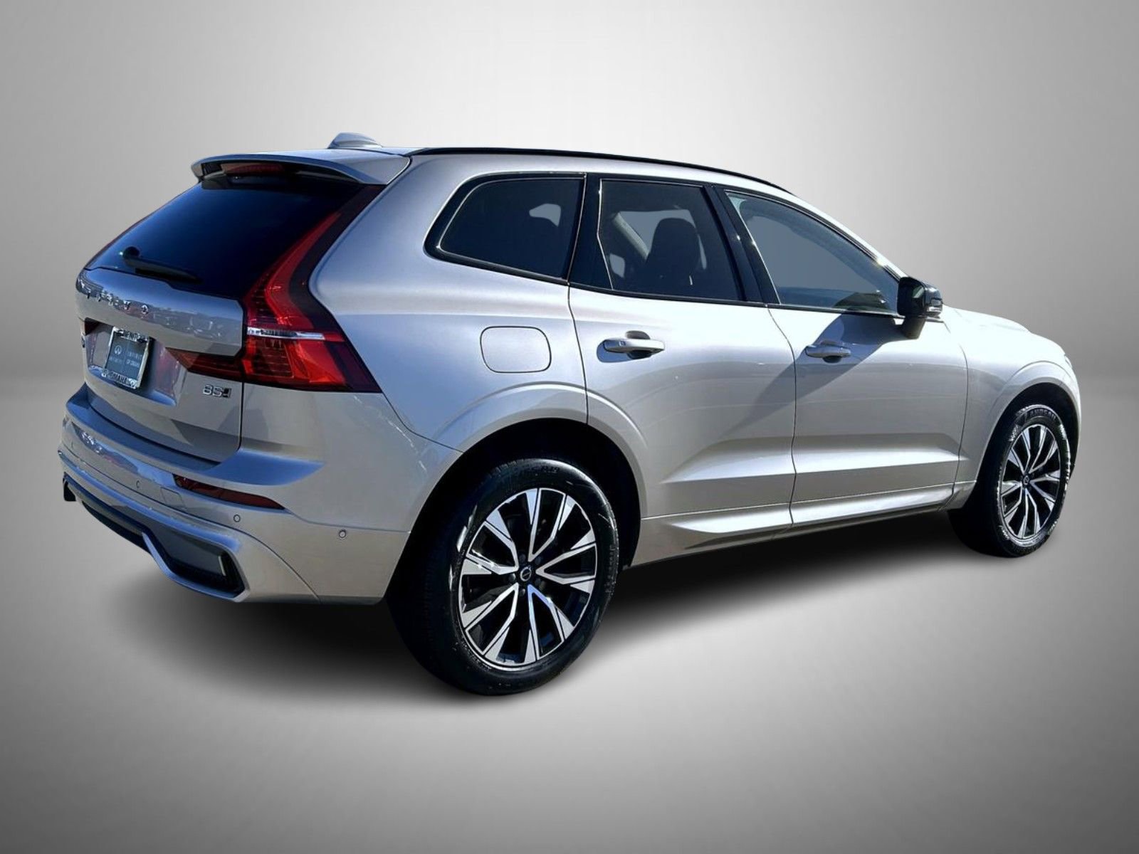 Used 2025 Volvo XC60 B5 Plus image 5