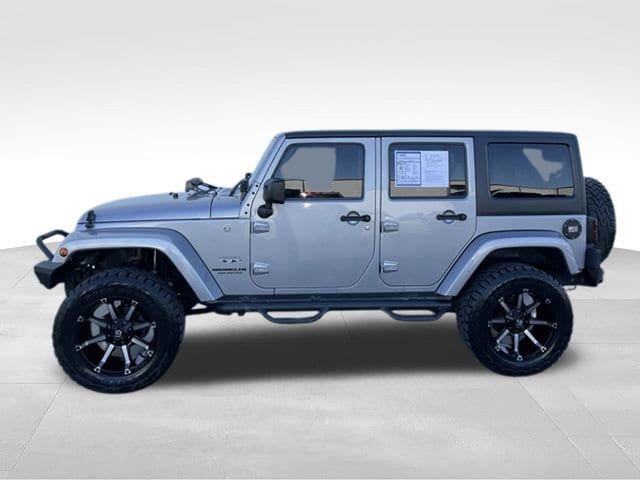 Used 2017 Jeep Wrangler Unlimited Sahara w/ Connectivity Group AWD/4WD image 32