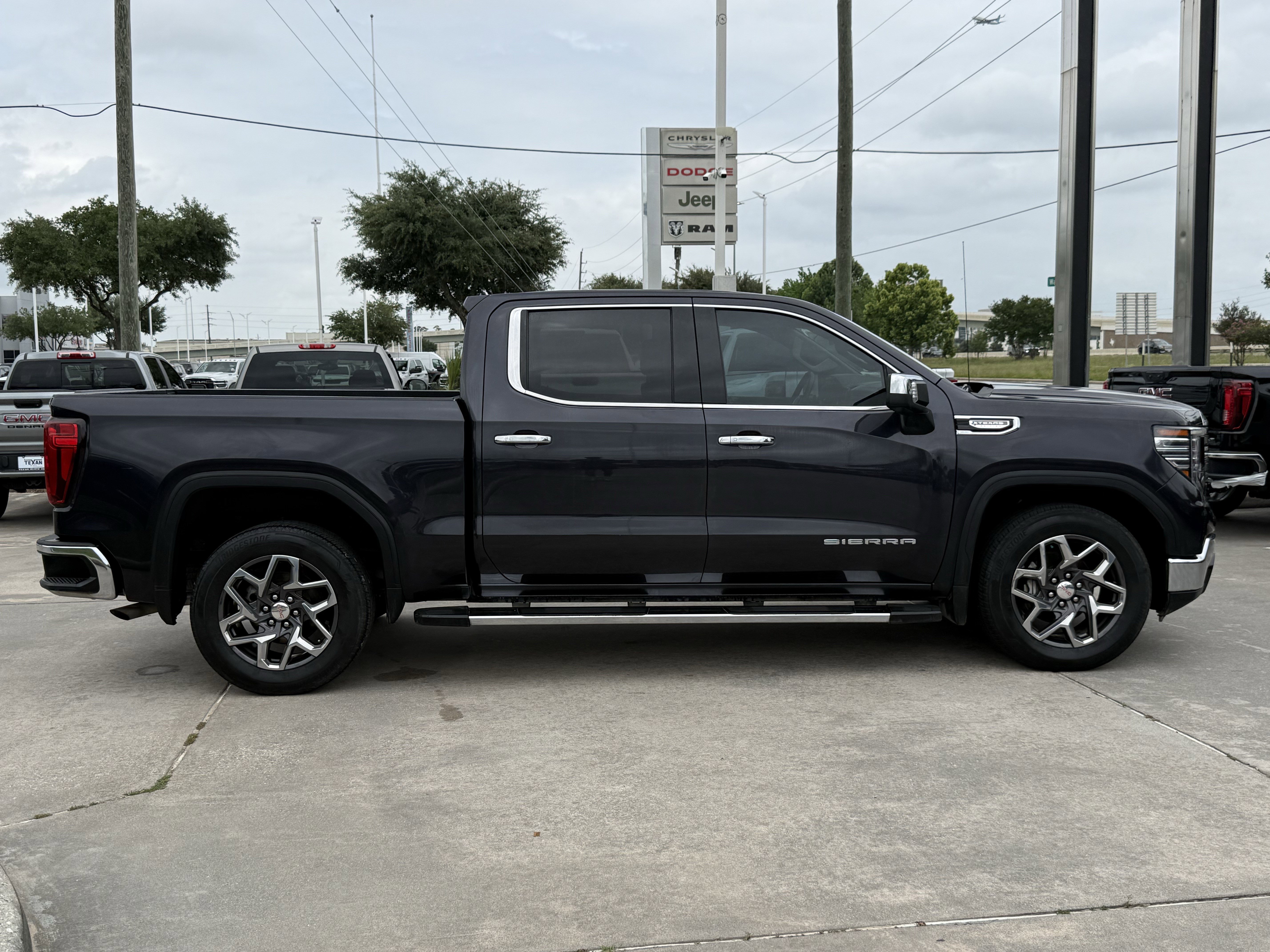 Used 2023 GMC Sierra 1500 SLT RWD image 3