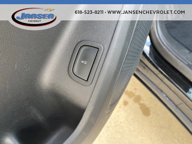 Used 2025 Chevrolet Traverse LT image 14