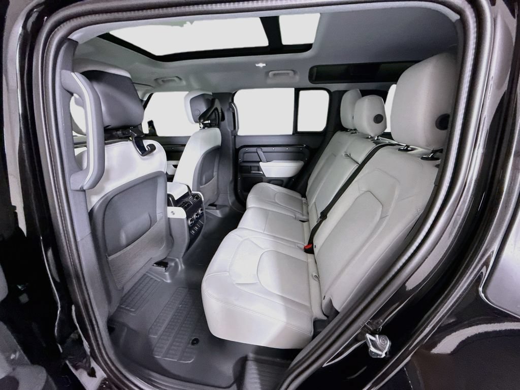 New 2026 Land Rover Defender 110 X-Dynamic SE AWD/4WD image 23