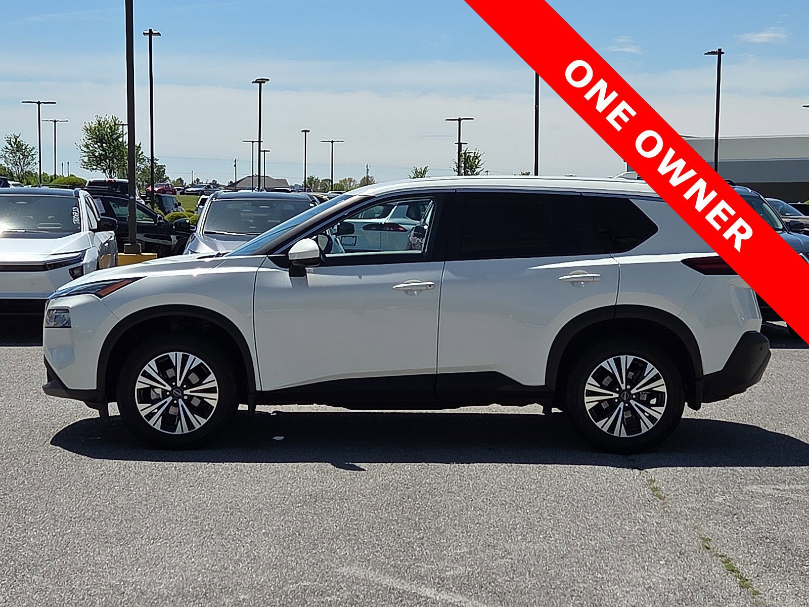 Used 2023 Nissan Rogue SV FWD image 3