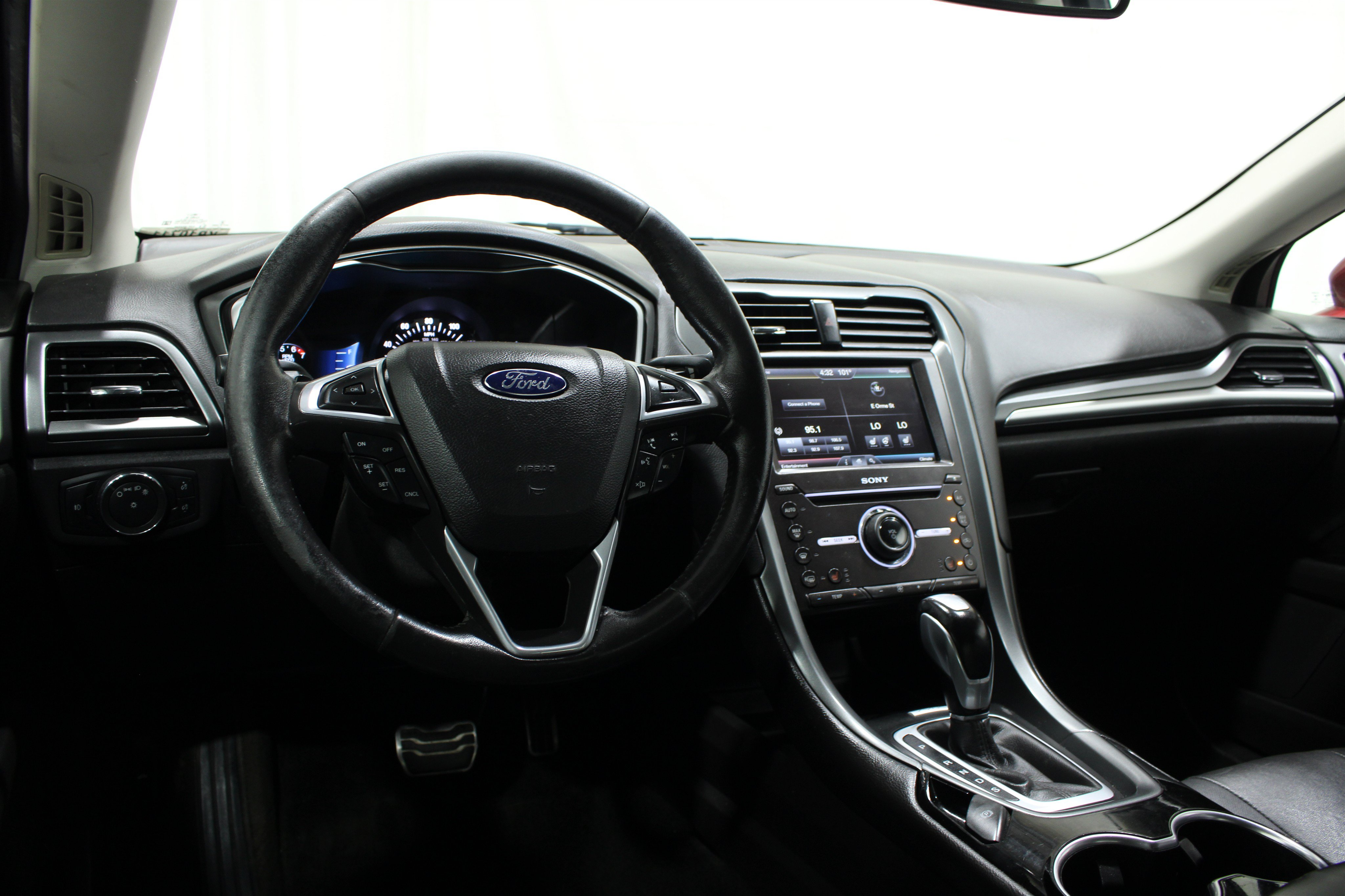 Used 2016 Ford Fusion Titanium FWD image 2