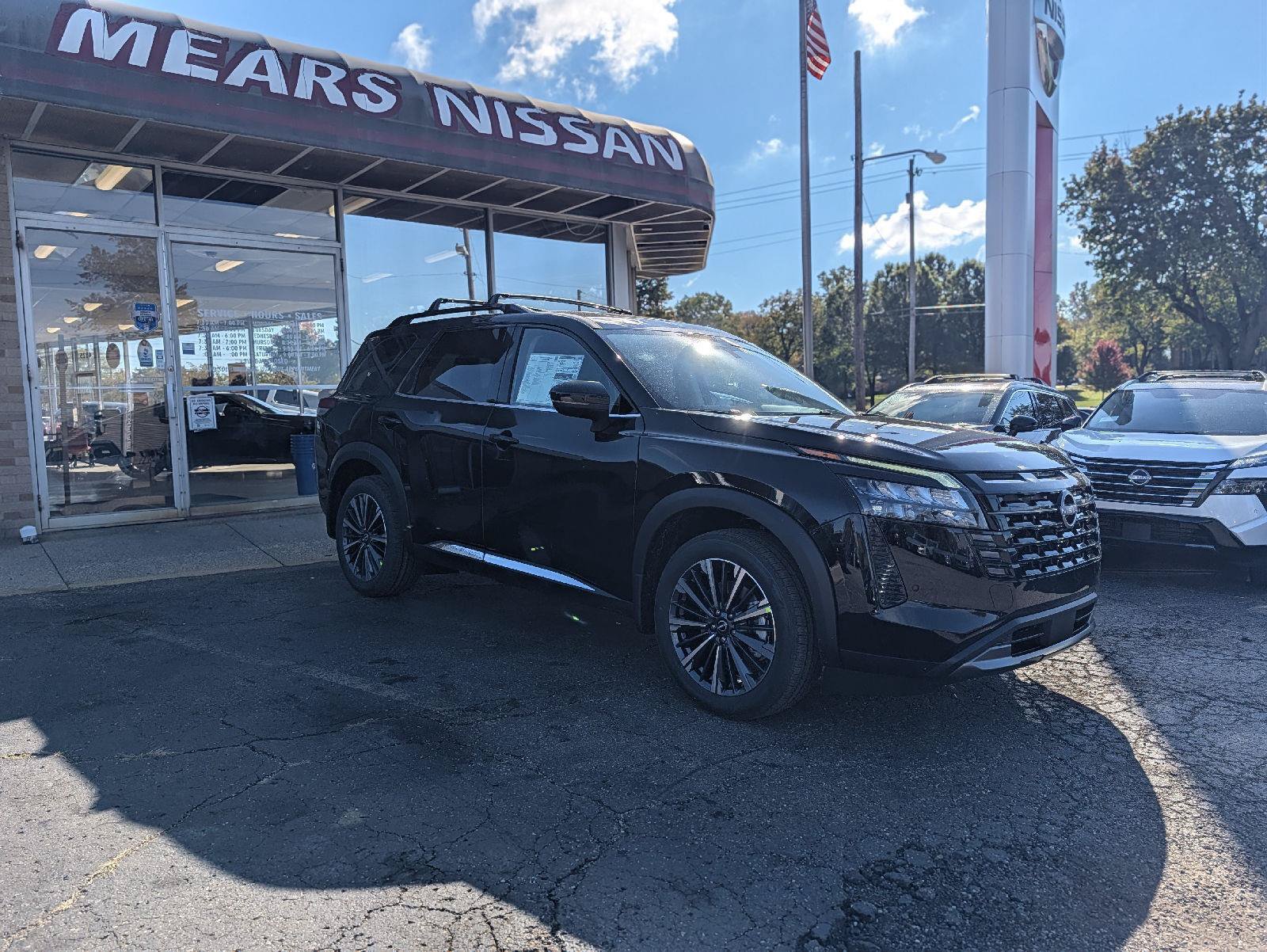 New 2026 Nissan Pathfinder Platinum AWD/4WD image 16