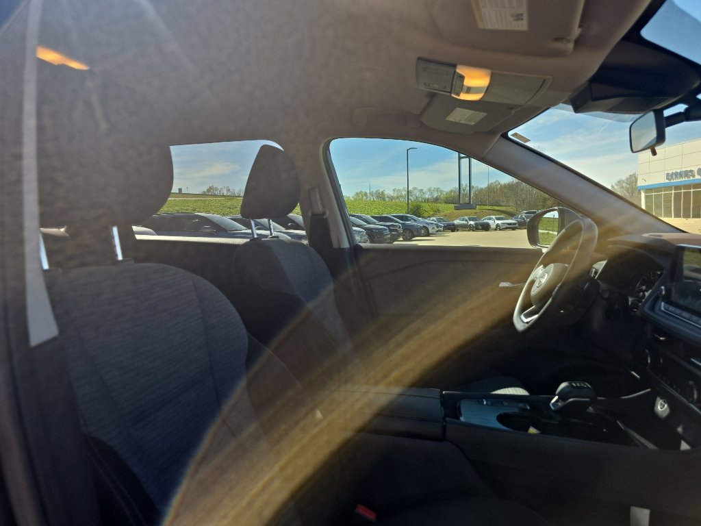 Used 2023 Nissan Rogue SV image 14